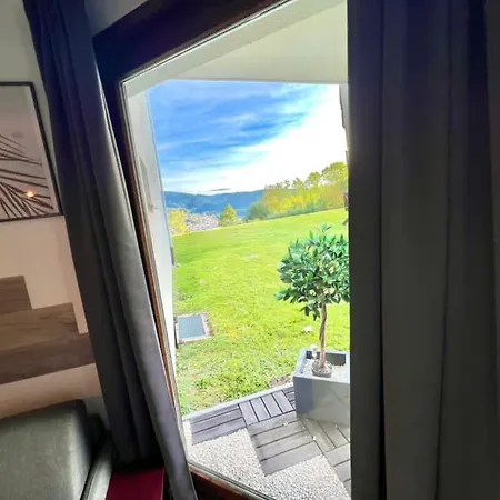 Joli Cosy, Vue Magnifique Et Terrasse Privee Apartment *